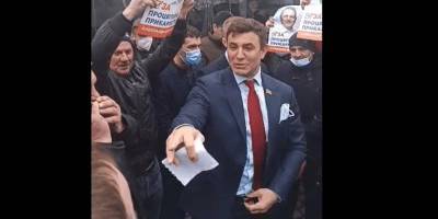 Довыборы на Прикарпатье: «слуги народа» устроили допрос членов ОИК и довели до слез женщину