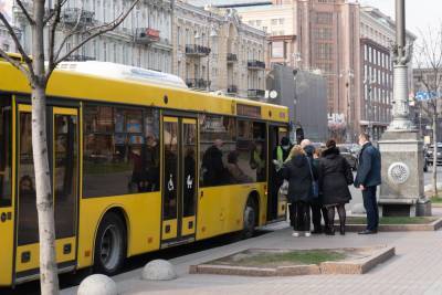 Проезд по спецпропускам в Киеве: Работу метро и транспорта ограничат