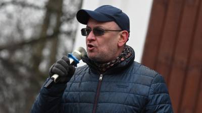 Полицейские пригласили петербургского депутата Резника на допрос