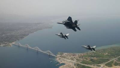 Две пары турецких истребителей вторглись в небо над греческими островами