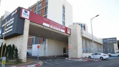 Младенец с переломами ног попал в больницу в Ашкелоне, мать задержана
