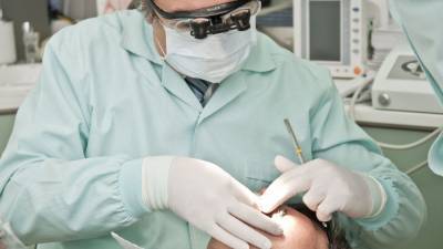 Российский стоматолог назвал продукты, которые разрушают зубную эмаль