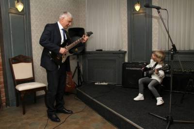 Мэр Рыбинска сыграл дуэтом со звездой «Голос. Дети»