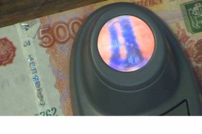 Фальшивые купюры и даже 10-рублевую монету обнаружили в Смоленске