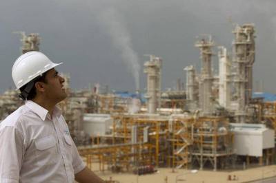 Добыча нефти ОПЕК выросла в марте из-за увеличения производства Ираном -- исследование Рейтер