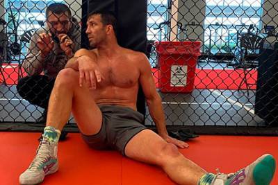 Майкл Биспинг - Дэйна Уайт - Люк Рокхолд - UFC обвинили в «мафиозной тактике» в переговорах с бойцами - lenta.ru