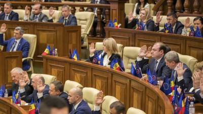 Молдавия введет режим чрезвычайного положения из-за пандемии коронавируса