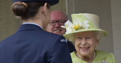 "Это их отправляют преследовать русских?": королева Елизавета отметила столетие Королевских ВВС Австралии