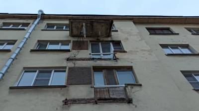 На балконе дома в Петербурге обнаружили безжизненное тело пятилетнего ребенка