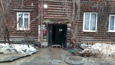 Коммунальщики Ленинского района игнорируют подтопление жилого дома