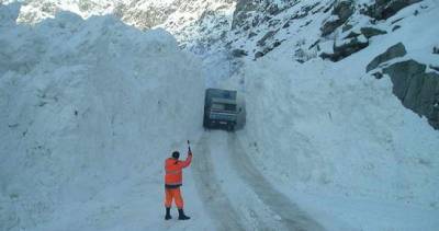 16 снежных лавин за ночь сошло на дорогах ГБАО