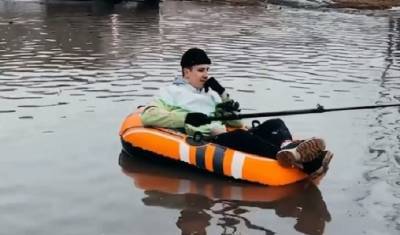 Житель Челябинской области «рыбачил» в огромной луже