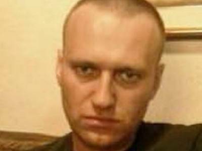 «Как всегда, берет на понт»: Навальный объявил голодовку в колонии, требуя врача