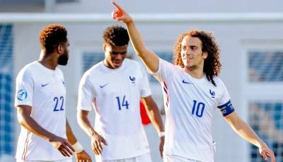 Дания и Франция вышли в четвертьфинал молодежного чемпионата Европы