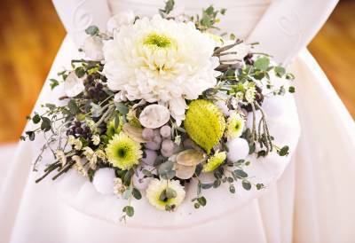 Свадебный букет из хризантем – новый флористический тренд в Европе