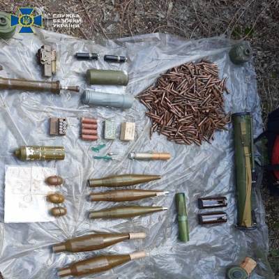 СБУ виявила схрон з тротилом і мінами бойовиків (ФОТО)