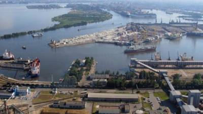 Власти изучат проект по переносу порта из Петербурга за 440 миллиардов рублей