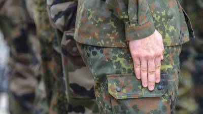 Десятки солдат-экстремистов обнаружили в армии Франции