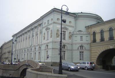 Ущерб от граффити на здании Эрмитажного театра оценили в 370 тысяч рублей