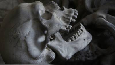 Археологи раскрыли загадочную историю женского черепа из пещер Италии