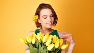 Что грозит девушкам, которые сами покупают цветы на 8 марта? — объясняет психолог