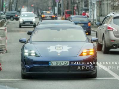 В Киеве заметили полицейский Porsche. В полиции говорят – машина не их, хотя они бы не отказались