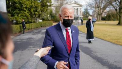 Байден раскритиковал решение губернатора Техаса об отмене требования на ношение масок