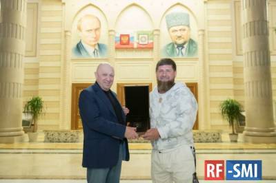 Рамзану Кадырову причитается 250.000 долларов США. Подфартило...