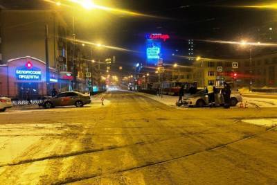 В Екатеринбурге в столкновении Тойоты и Ауди пострадал ребенок