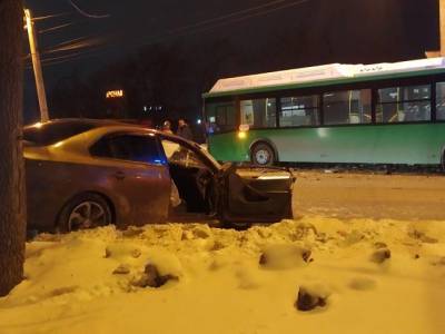 Южноуральская автомобилистка врезалась в автобус
