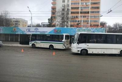 В Уфе столкнулись два автобуса: пострадали четыре пассажира