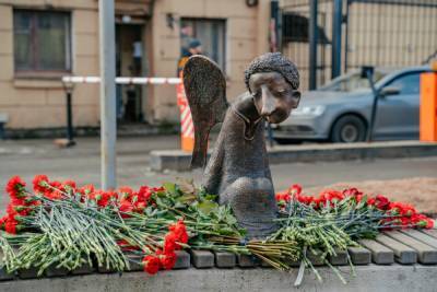 В Петербурге открыли памятник погибшим от COVID-19 медикам