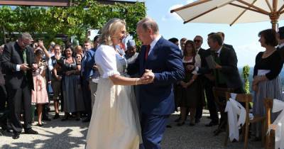 Экс-главу МИД Австрии, которая танцевала с Путиным, выдвинули в совет директоров "Роснефти"