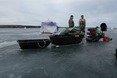 На Урале жители села собрались в отряд, чтобы защитить свой пруд от коммерсанта с сетями