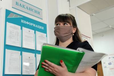 Половина российских мужчин захотела оставить женщин без работы