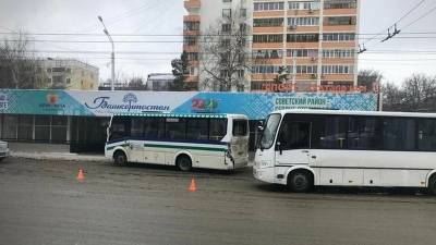В Уфе при столкновении двух автобусов пострадали 4 пассажира
