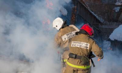 В Петрозаводске квартира загорелась на глазах у пожарных: они случайно оказались рядом