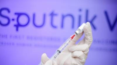 Глава Кабмина Словакии пошутил про обмен Украины на вакцину "Спутник V"
