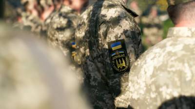 Бойцы ВСУ минируют поля у линии соприкосновения в Донбассе