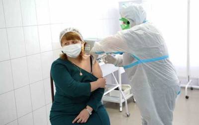 В Украине первой дозой вакцины от коронавируса привили почти 10 тысяч человек