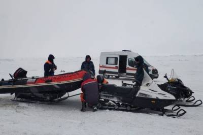 На Сахалине спасли с отколовшейся от берега льдины 12 рыбаков