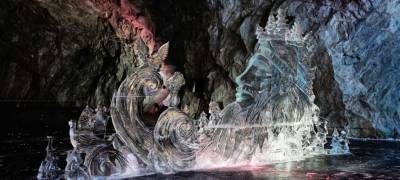 Ледовые скульптуры установили на подземном озере в горном парке Карелии