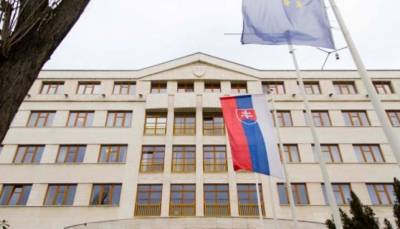 Словакия извинилась перед Украиной за черный юмор премьера о Закарпатье