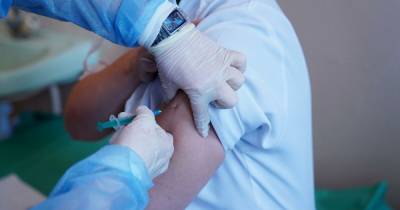 Вакцинация от коронавируса: прививки получили почти 10 тысяч украинцев