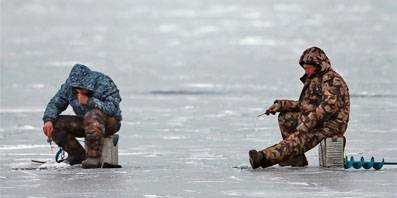 Орловцев предупреждают о промоинах на льду