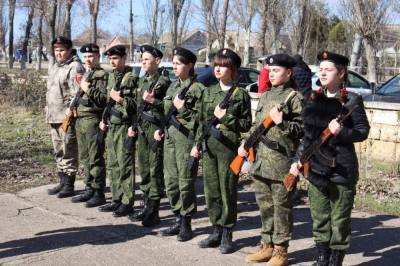 "Боевые отряды Путина": как оккупанты зомбируют детей в Крыму – возмутительные фото
