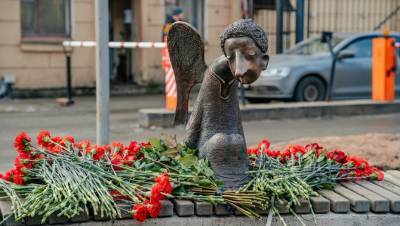 В Петербурге повторно открыли памятник погибшим от COVID-19 медикам