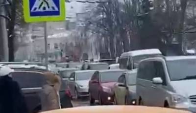 "С двух сторон тянучка": в Харькове из-за аварии образовалась большая пробка, кадры
