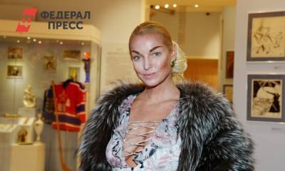 Золото, иконы, ковры: Волочкова показала балетную академию Цискаридзе