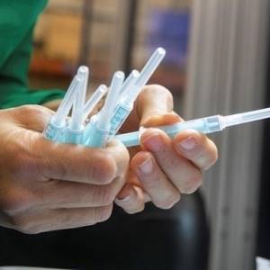 Немецким частным клиникам разрешили вакцинировать от коронавируса